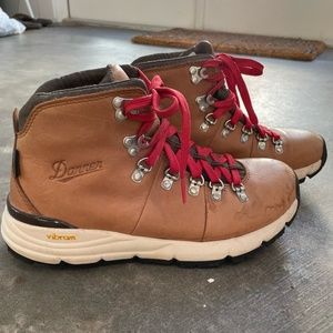 Women's Danner Mountain 600 Full-Grain Leather Hiking Boots Size 8 Saddle Tan